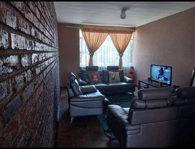 2 BEDROOM APARTMENT FOR SALE IN GERMISTON SOUTH